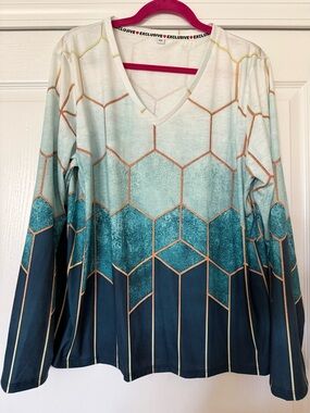 Exclusive Teal Ombre Geometric Long-Sleeve V-Neck Top